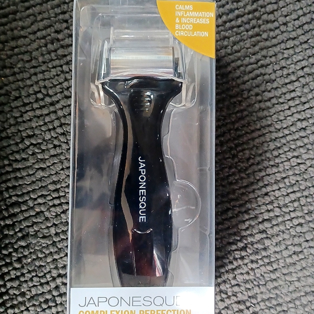 NIB Japonesque Complexion Roller